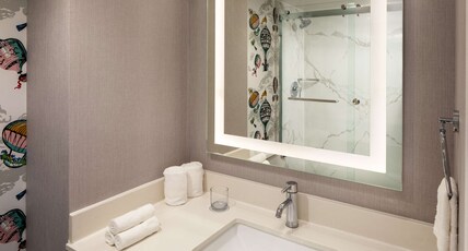 Whitney Peak Hotel Reno, Tapestry Collection by Hilton Room Type - 1 KING BED
