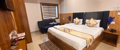 Stay Villa Royal