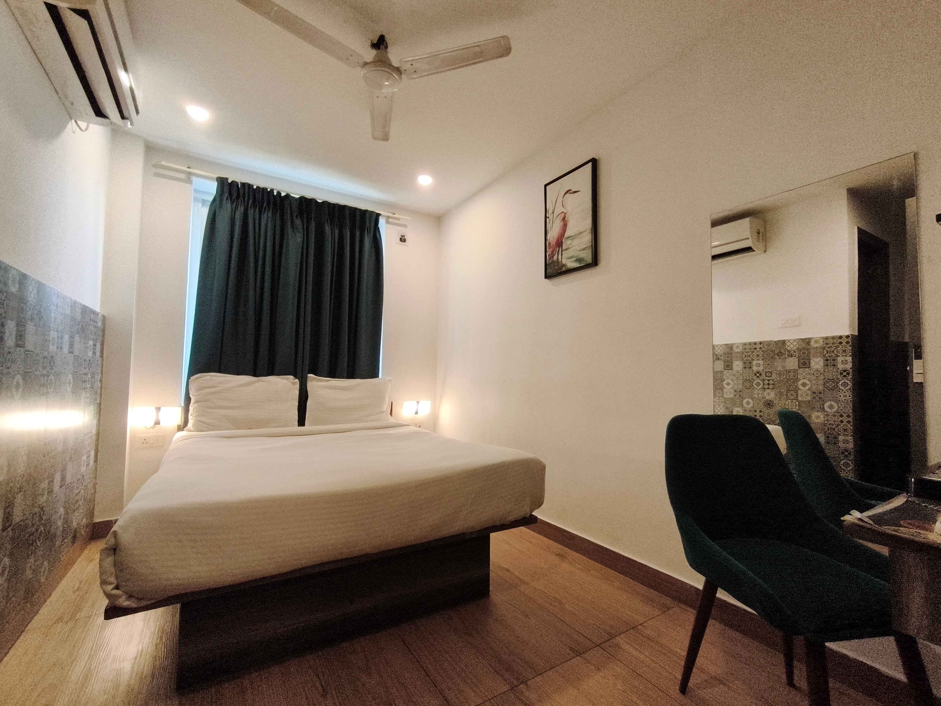 HILLSIDE AQUA - Tap to explore photos