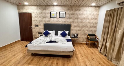 Hotel Raj Sarai Room Type - Premium Room