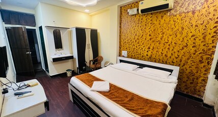 Shanti the grand palace Room Type - AC Deluxe Room