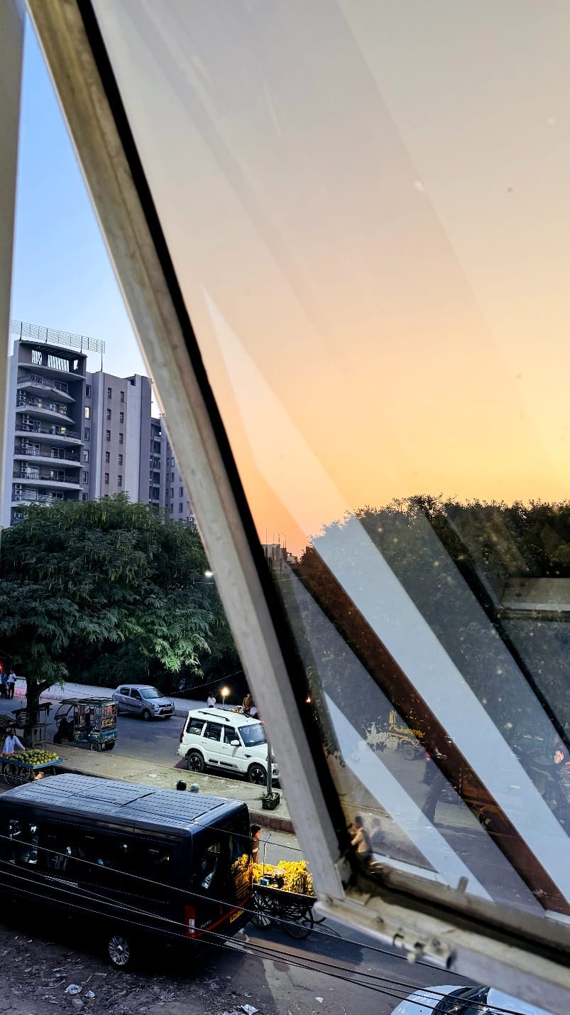 Hotel MM Palace - Rooftop - View Taj Mahal - Tap to explore photos
