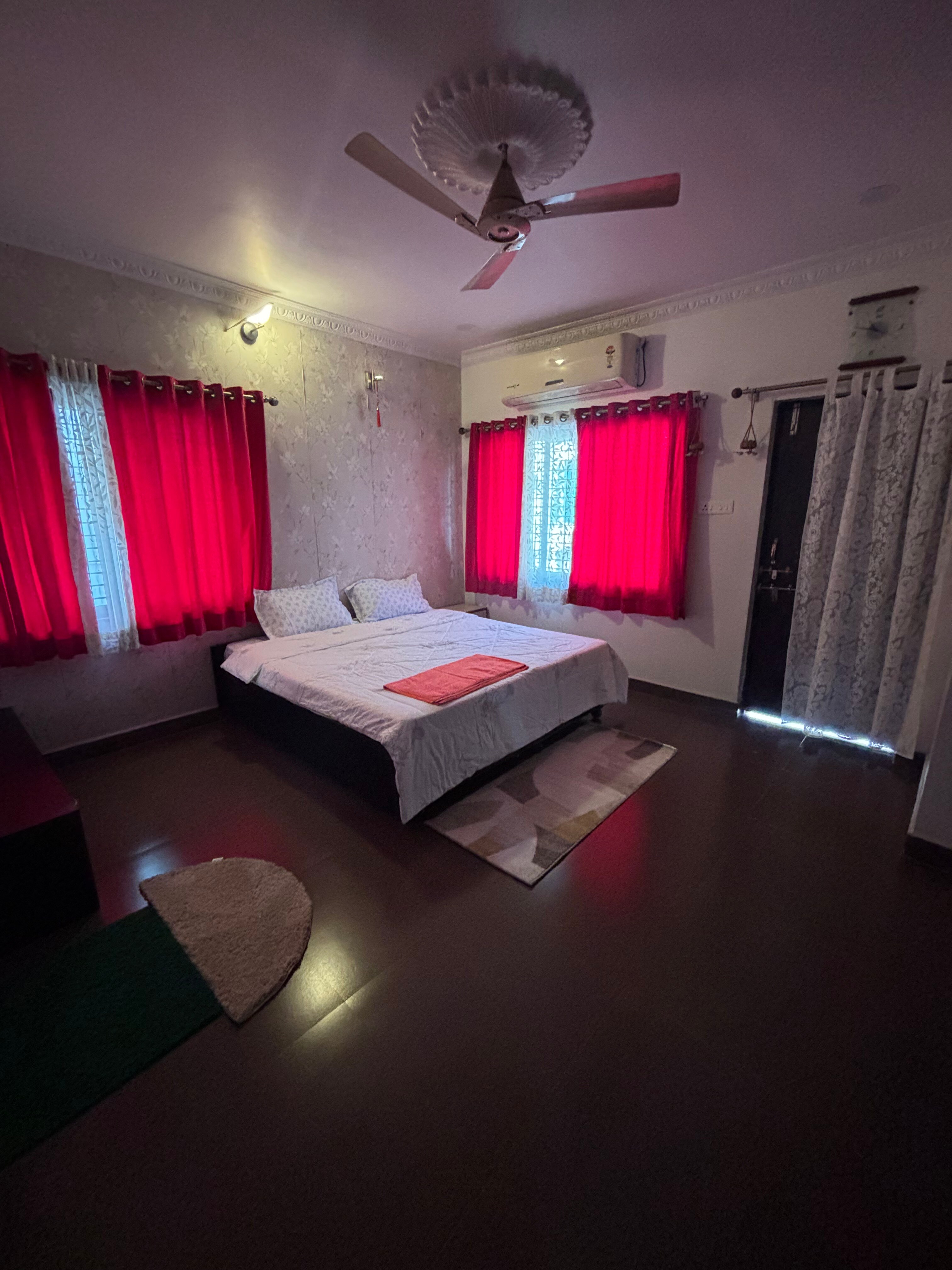 Spacious 2BHK Relaxing Stay Near Lake - Tap to explore photos