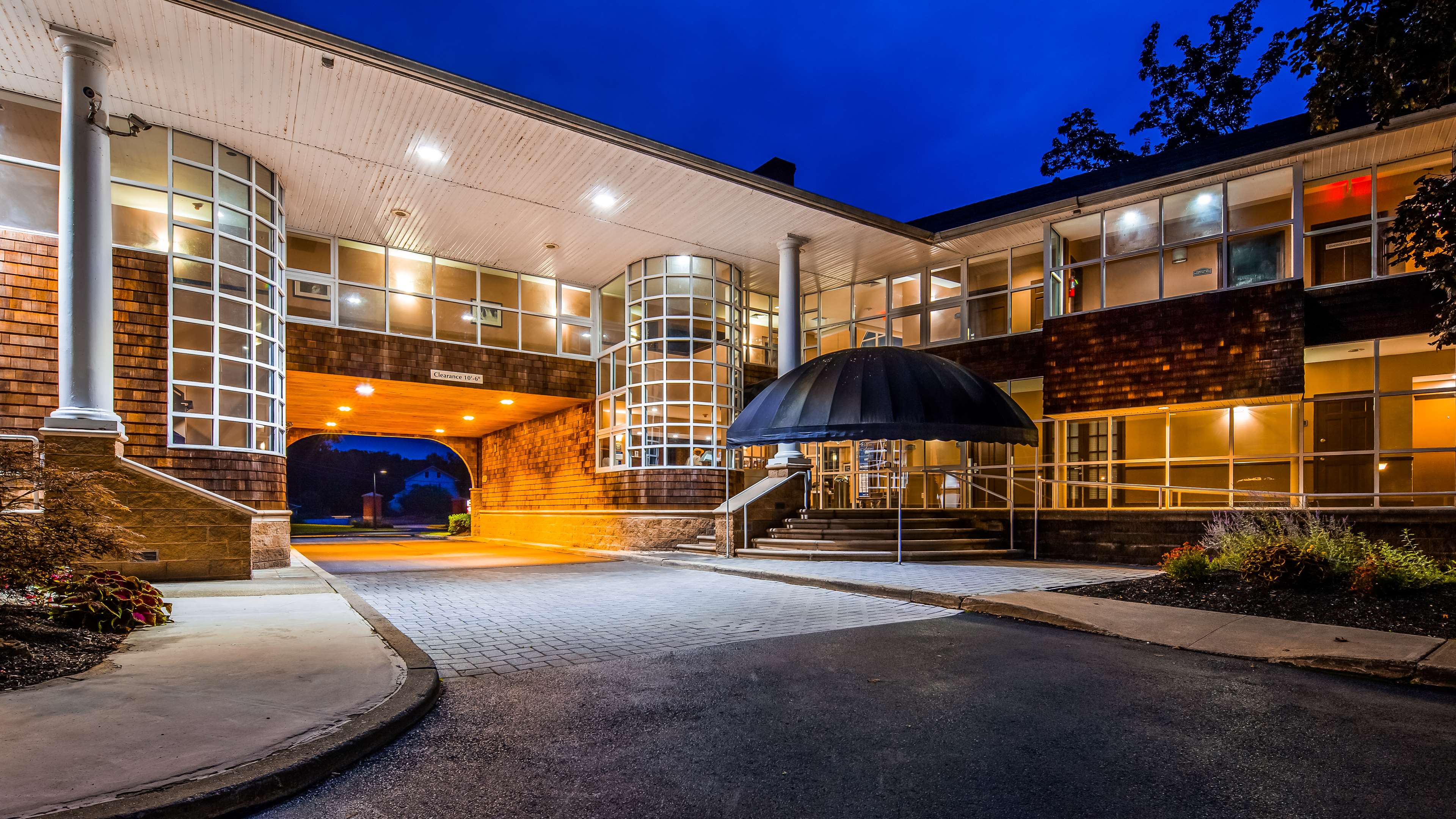 Best Western Plus The Inn & Suites At The Falls - Tap to explore photos