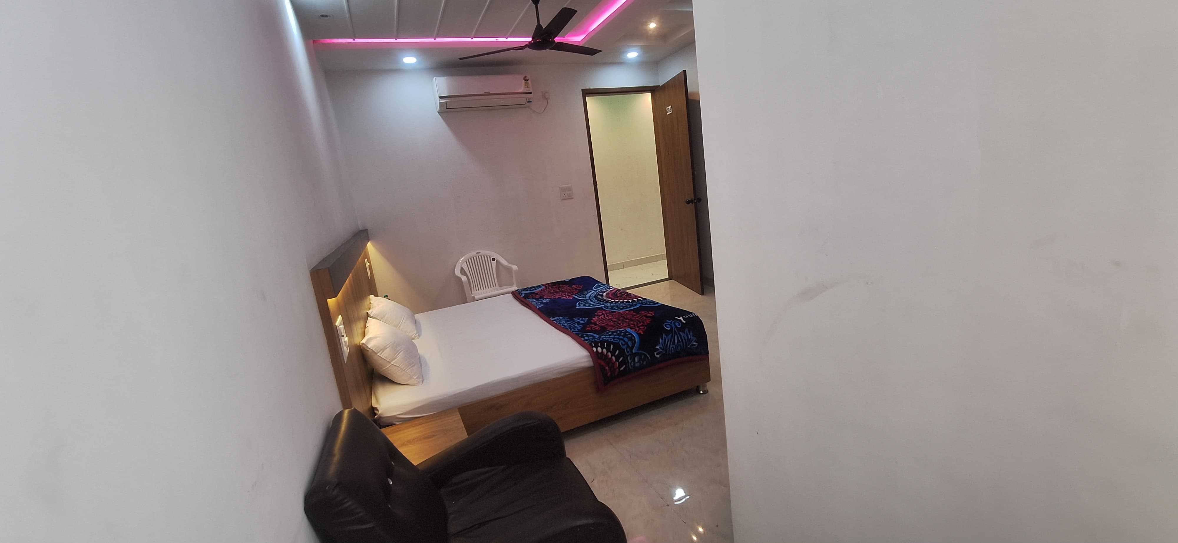 SPOT ON Hotel Bhavya Inn - Tap to explore photos