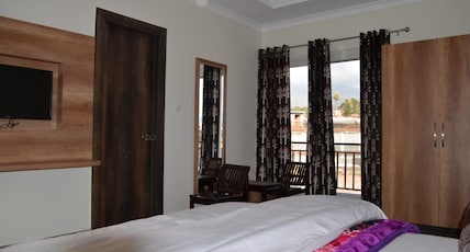 Himalaya Inn Room Type - Basera premium AC room With Balcony Himalaya Inn Room Type - Basera premium AC room With Balcony
