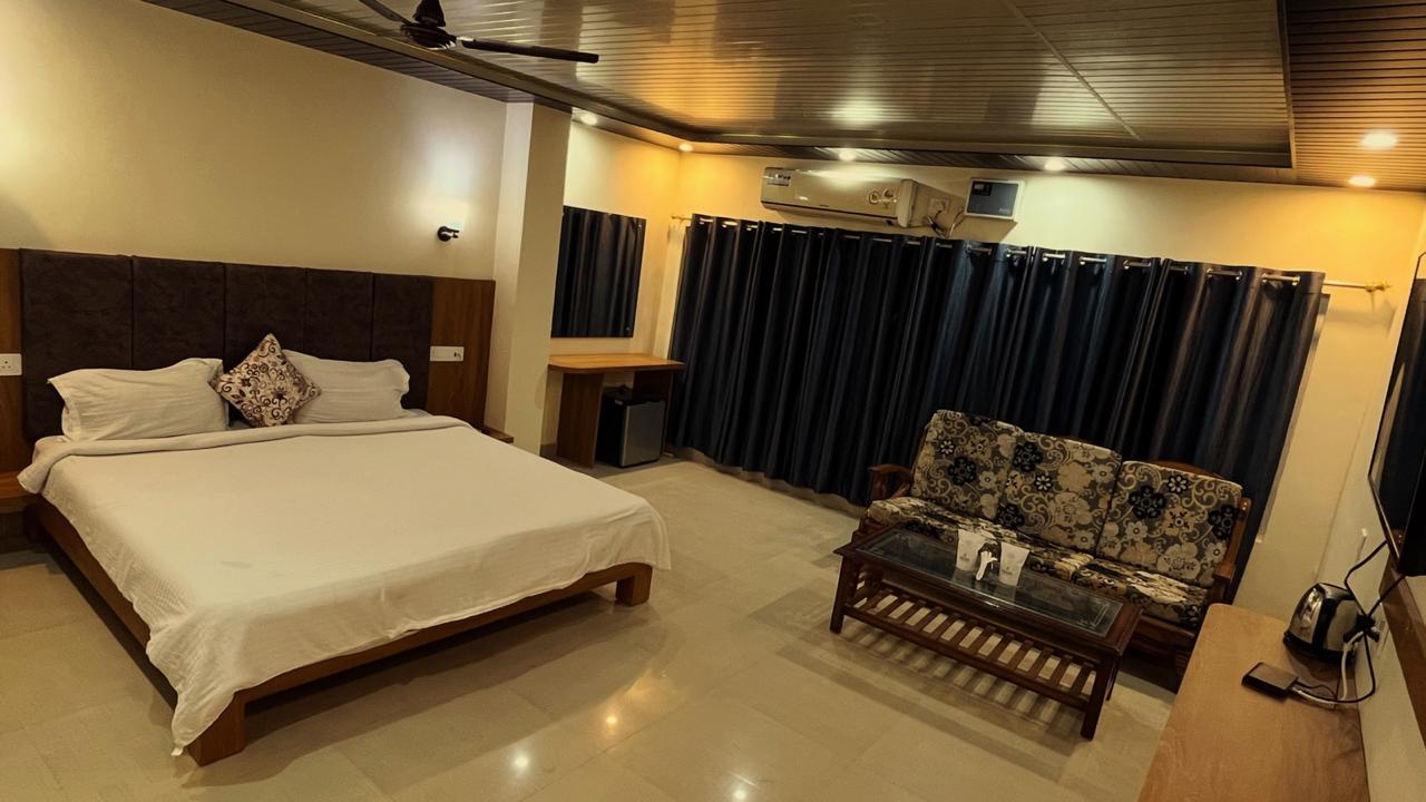 Hotel Kishan Vilas - Tap to explore photos