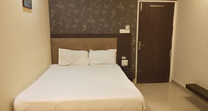Hotel Rajshree Room Type - Deluxe Room