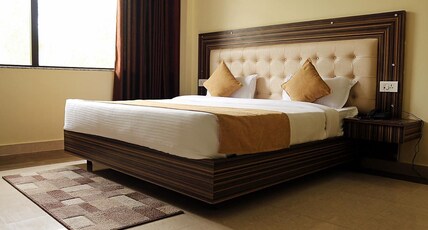 HOTEL TRIHARI (3 minutes drive to JANKI BRIDGE) Room Type - Deluxe Room