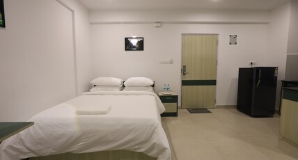 Classic Inn - A Boutique Hotel Room Type - Deluxe Room - Queen Bed