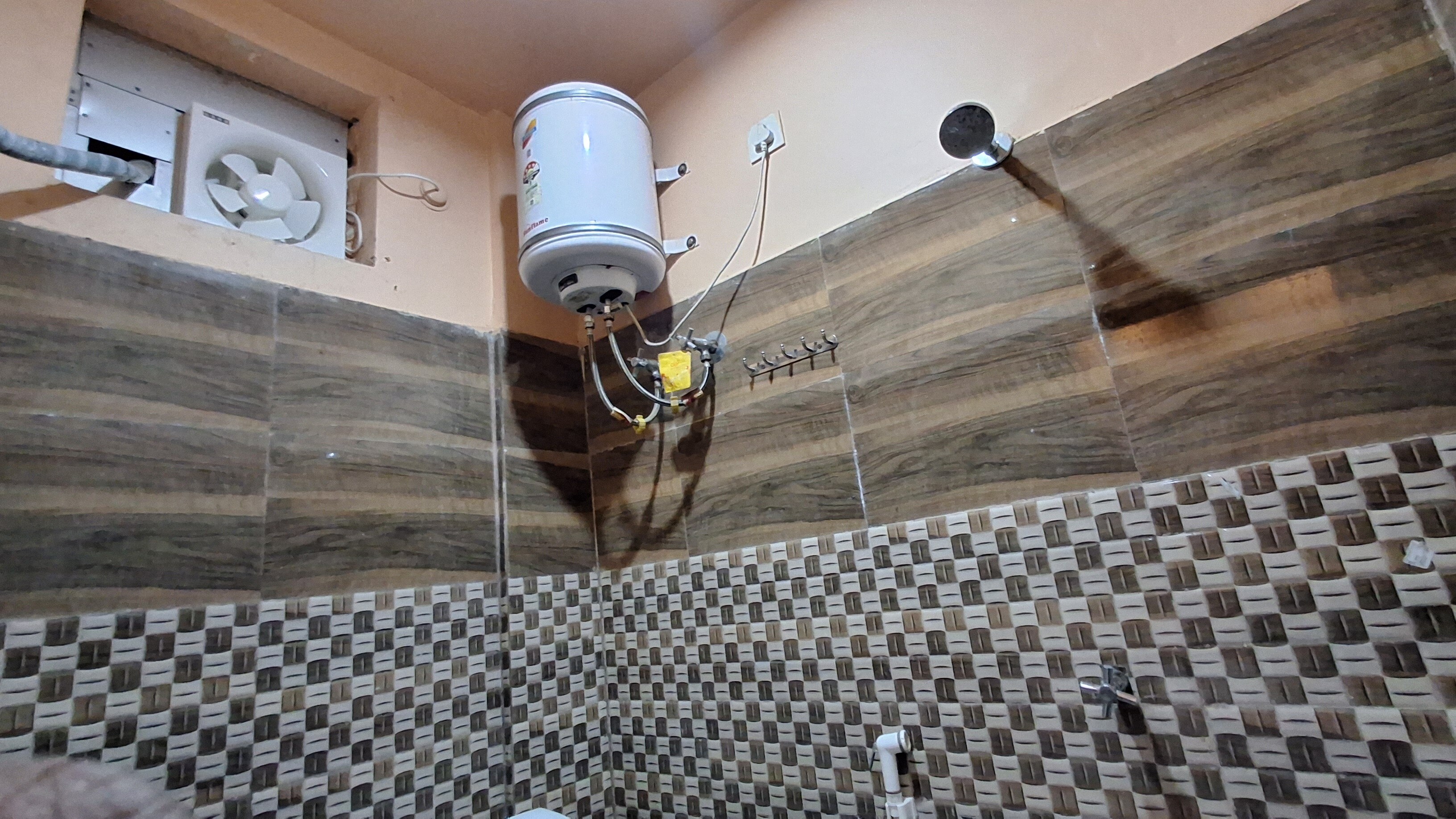 Shree Balaji Paying Guest House - Tap to explore photos