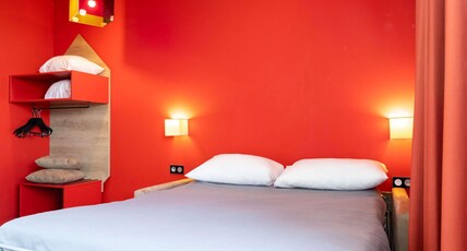 Ibis Styles Albi Centre Le Theatro Room Type - Standard Family Suite with one double bed and twin beds