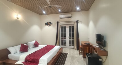 Shantadurga Beachside Homestay Guhagar Room Type - Superior Family Room with Balconies