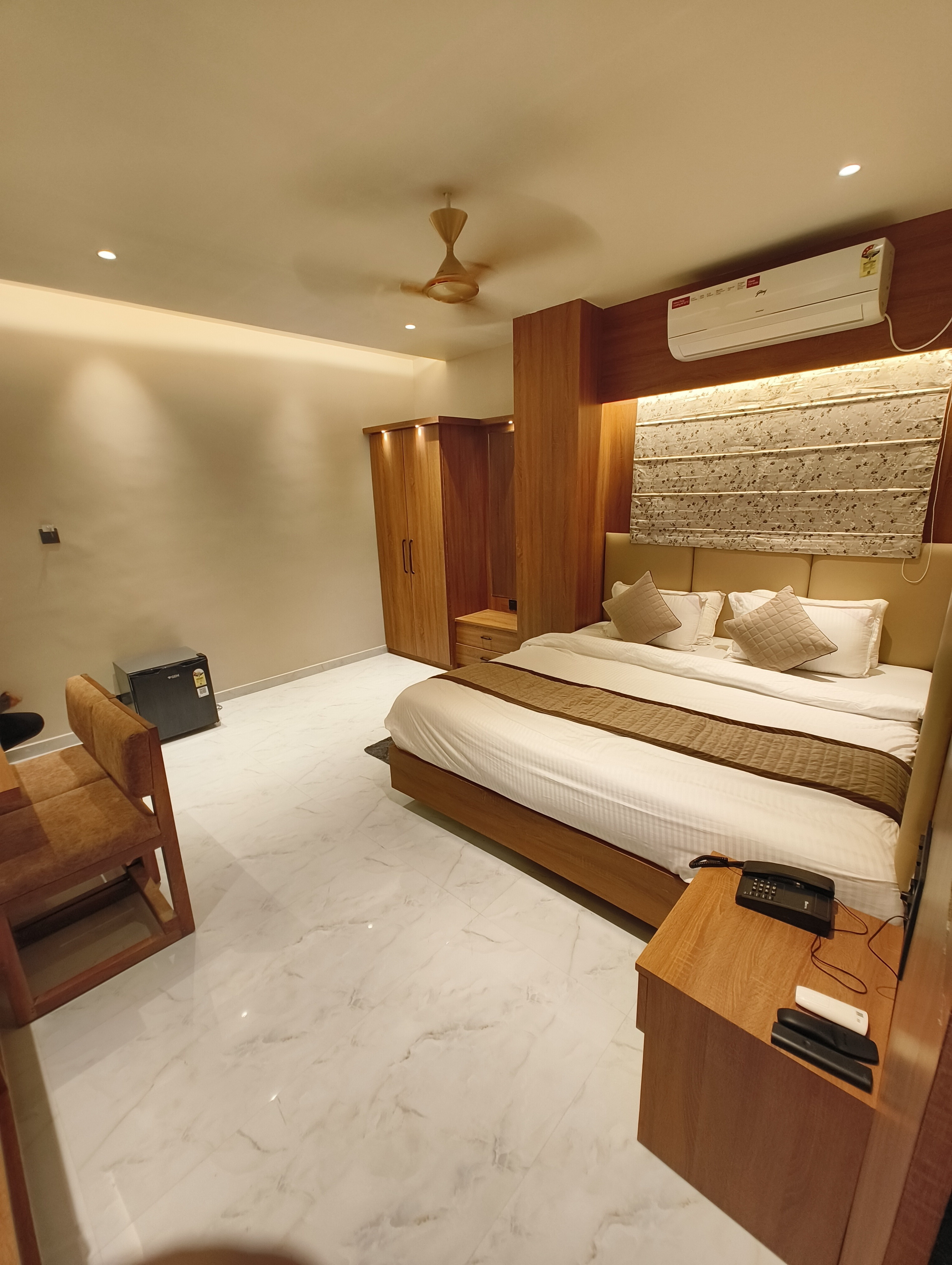 HOTEL SHREE ANNAPURNA BAIKUNTHPUR - Tap to explore photos
