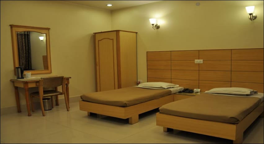 Hotel Dolphin - Tap to explore photos