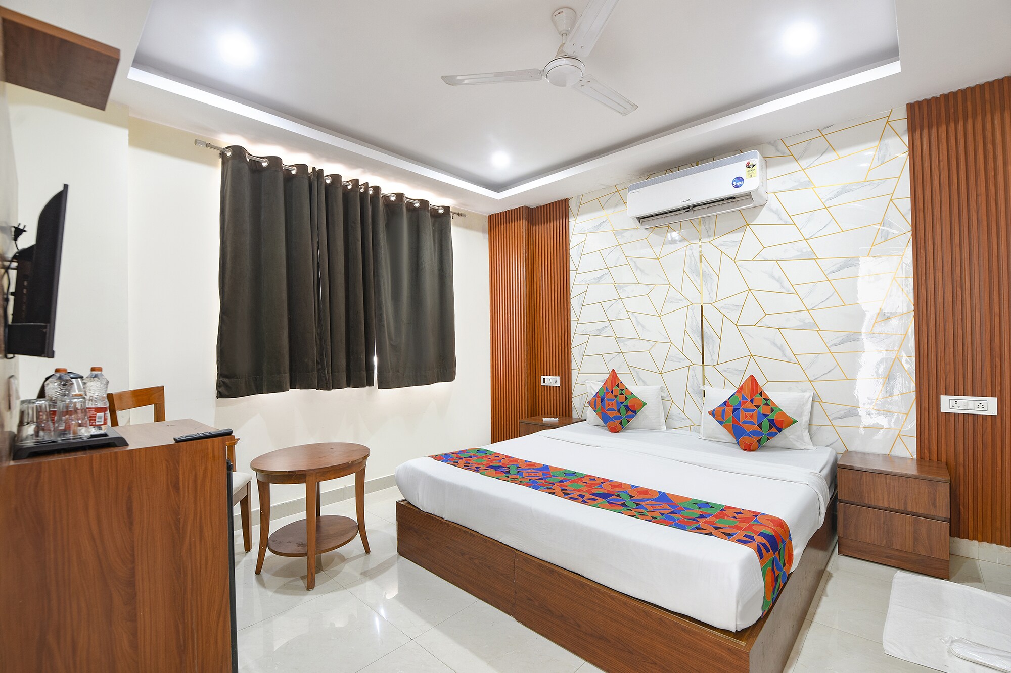 FabHotel Laxmi Mahal - Tap to explore photos