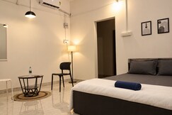 East Habitat | Cozy Stay | Airport