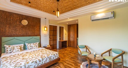 StayVista at Gauhar w/ Mountain View Room Type - Bedroom 1