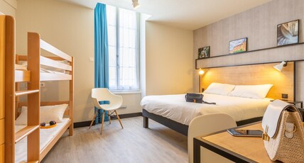 ibis Blois Centre Chateau Room Type - Family room with a double bed and a bunk bed ibis Blois Centre Chateau Room Type - Family room with a double bed and a bunk bed