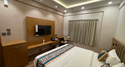Hotel Aashraya Room Type - deluxe
