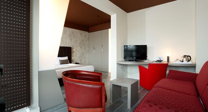 Best Western Hotel Continental Room Type - 1 Queen Bed, Family Room, Second Bed Is A Sofabed For Children Up To 12 Years