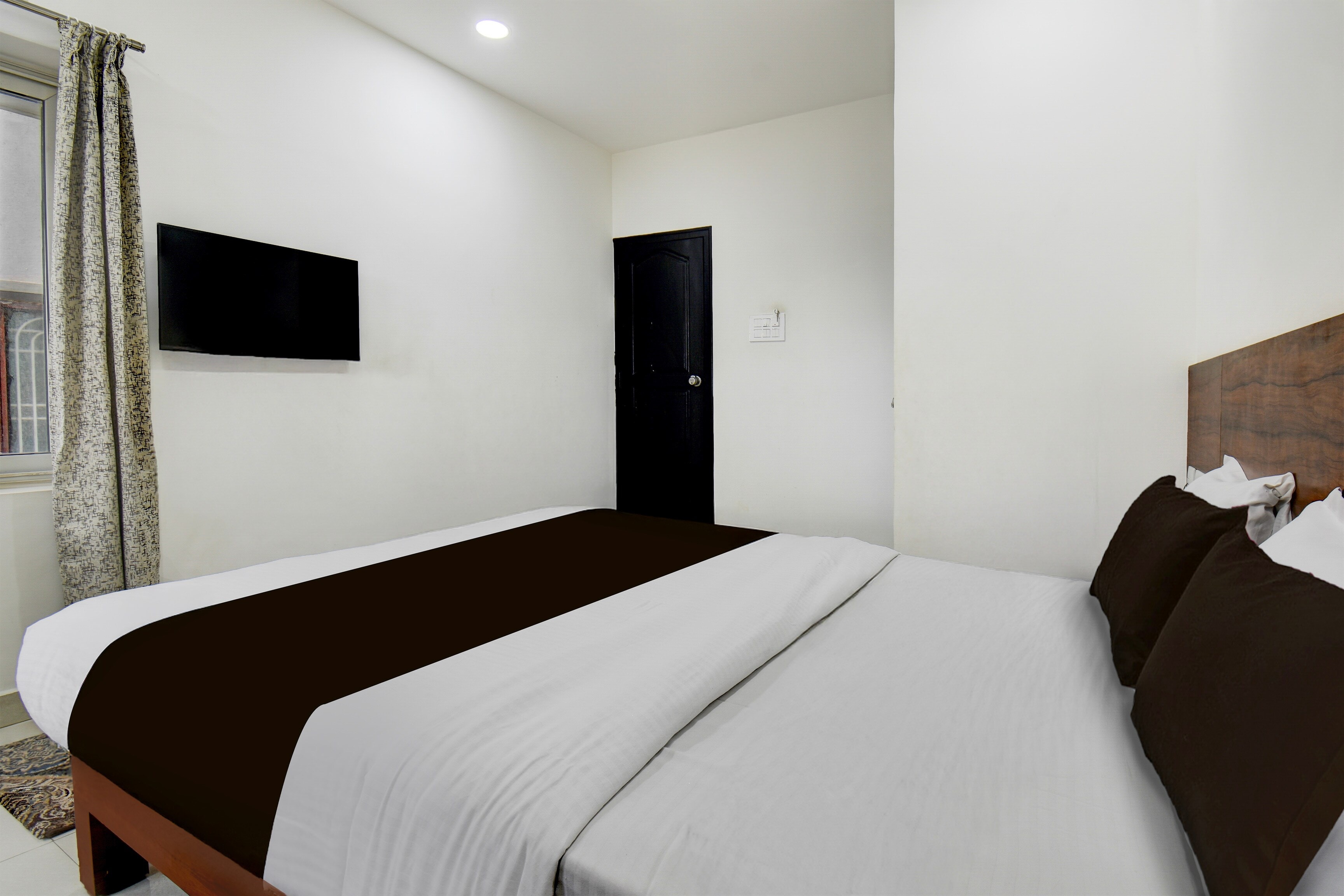 Super Hotel O Mysore Zoological Park Formerly Queens Comfort - Tap to explore photos