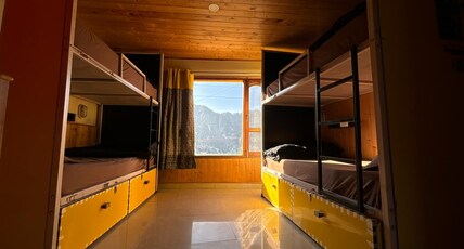 Misfits Hostel and Cafe Room Type - 4 Bed Mixed Dorm with Balcony