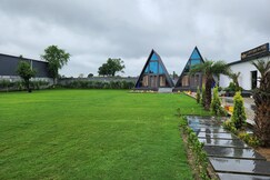 Lawn Side Manor Cottage 1