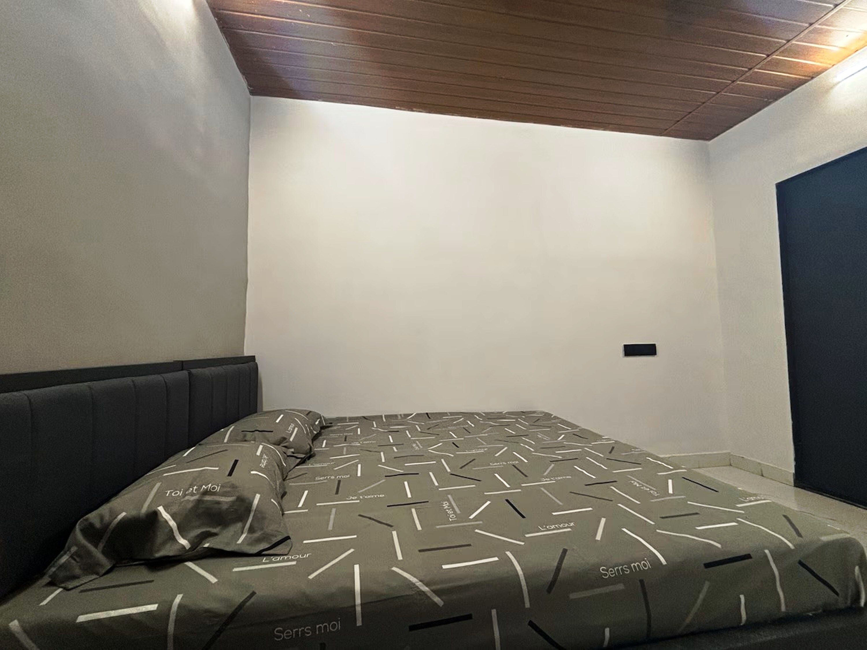 4 Ensuite Cozy Place Hub of Mumbai Andheri - Tap to explore photos