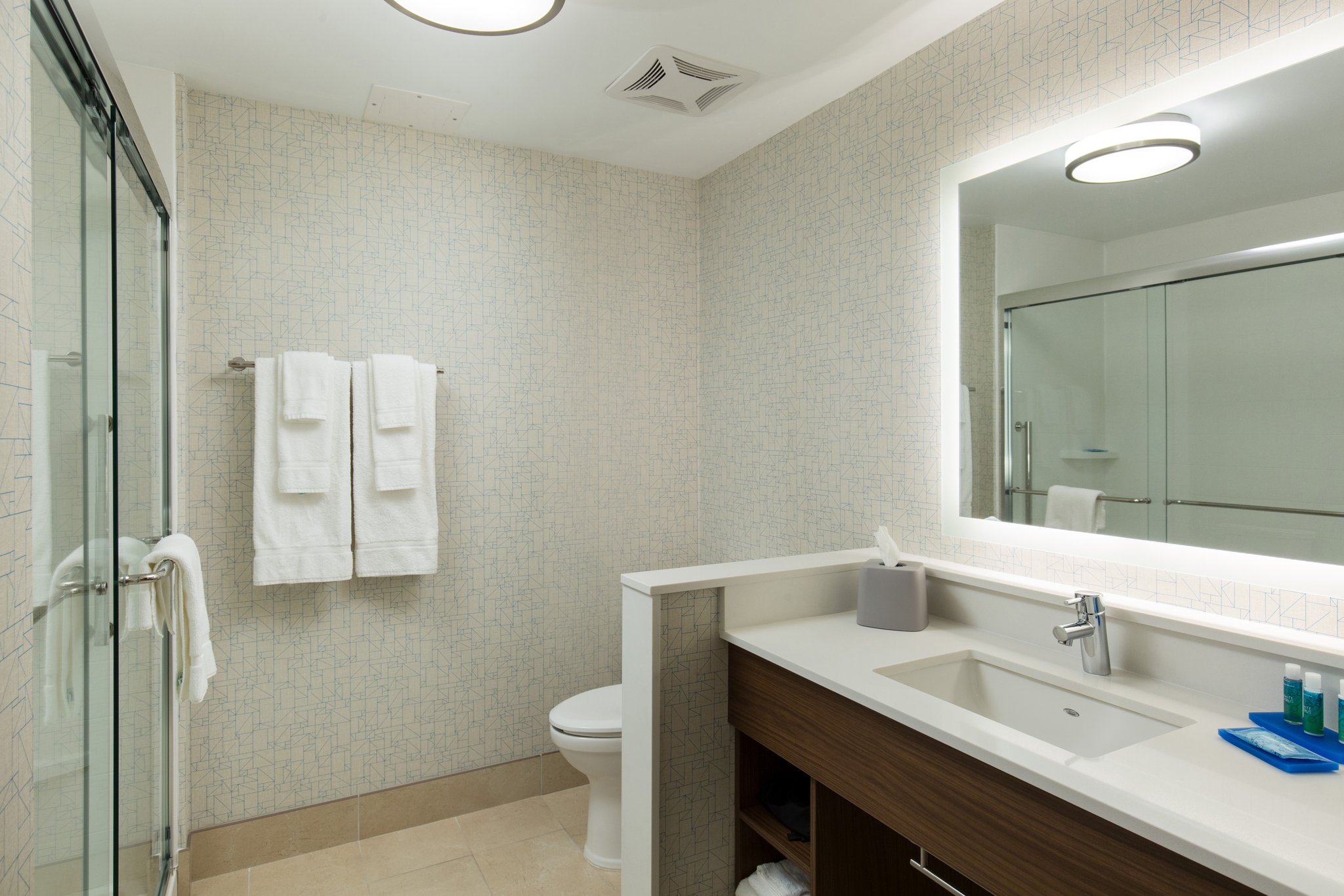 Holiday Inn Express - Visalia - Tap to explore photos