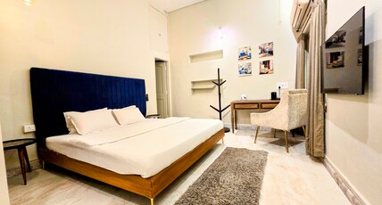 Giovanni House Room Type - Luxury King Room with Exclusive Shared Lounge