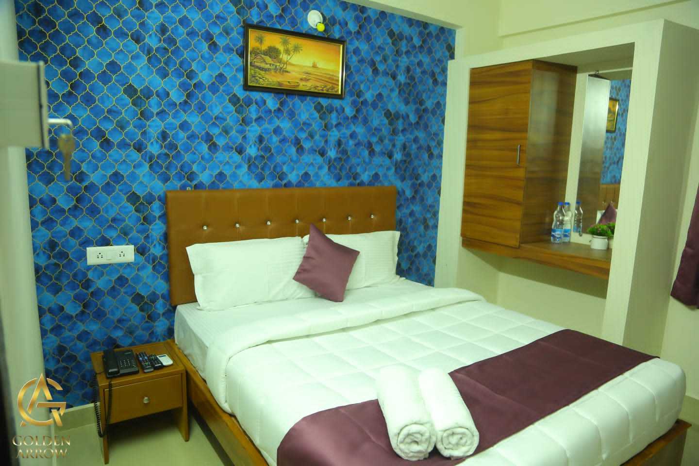 Hotel Golden Arrow - Tap to explore photos