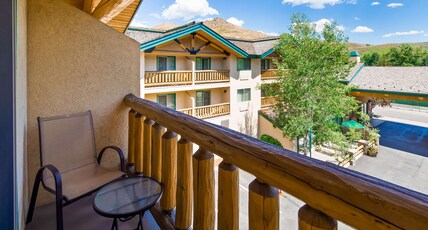 Best Western Plus Kentwood Lodge Room Type - SUITE-1 KING BED,NSMK,LRGRM,FIREPL,2BALC,SITARE,MICRFG