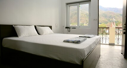 Sanidhya Inn - A Ganges View Hotel Room Type - Executive Room with Ram Jhula and Ganga View