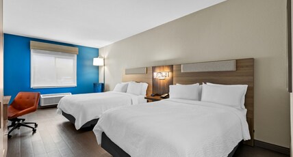Holiday Inn Express & Suites OGDEN Room Type - 2 Queen Standard Mountain View