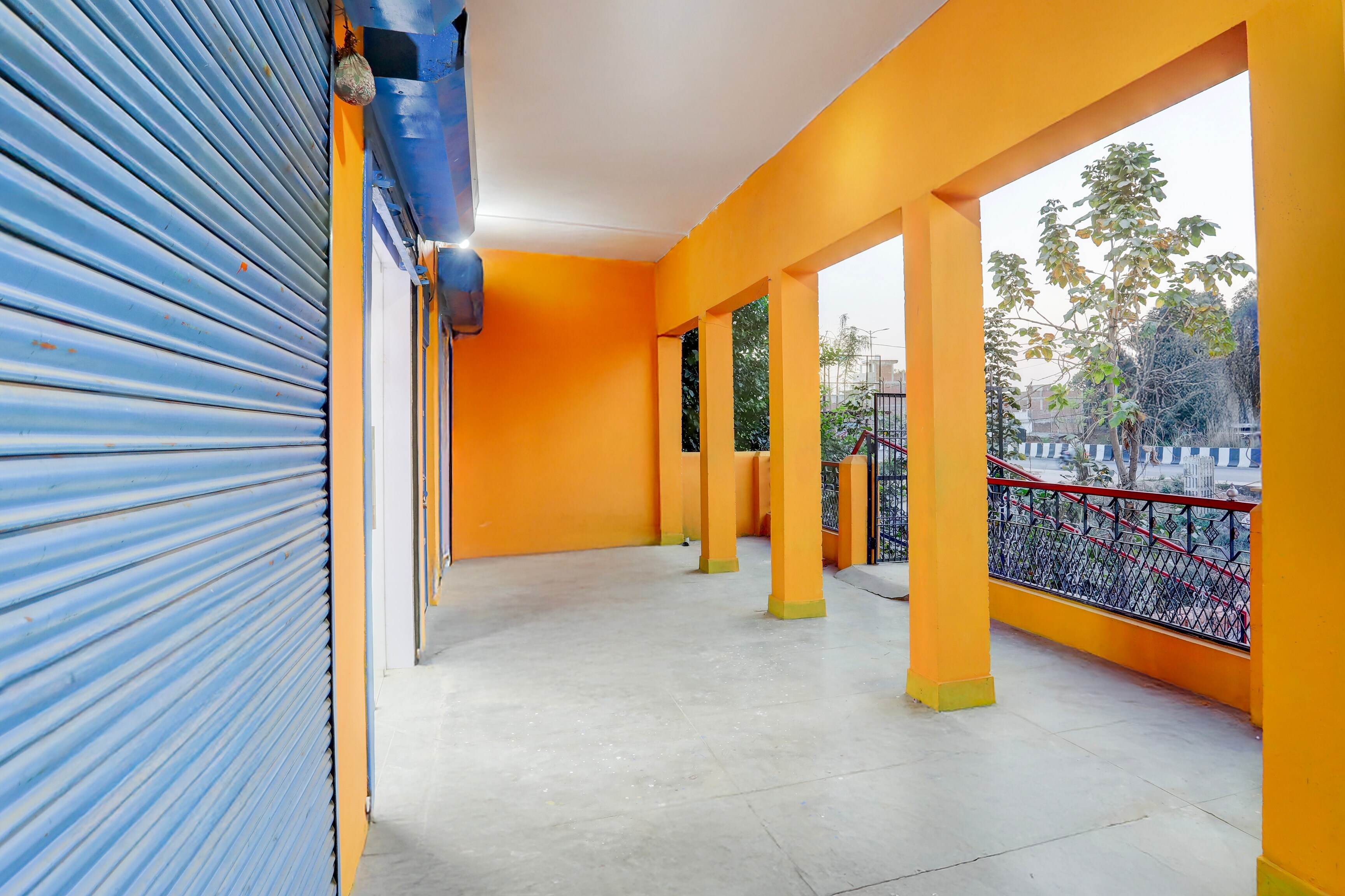 SPOT ON K S - Tap to explore photos