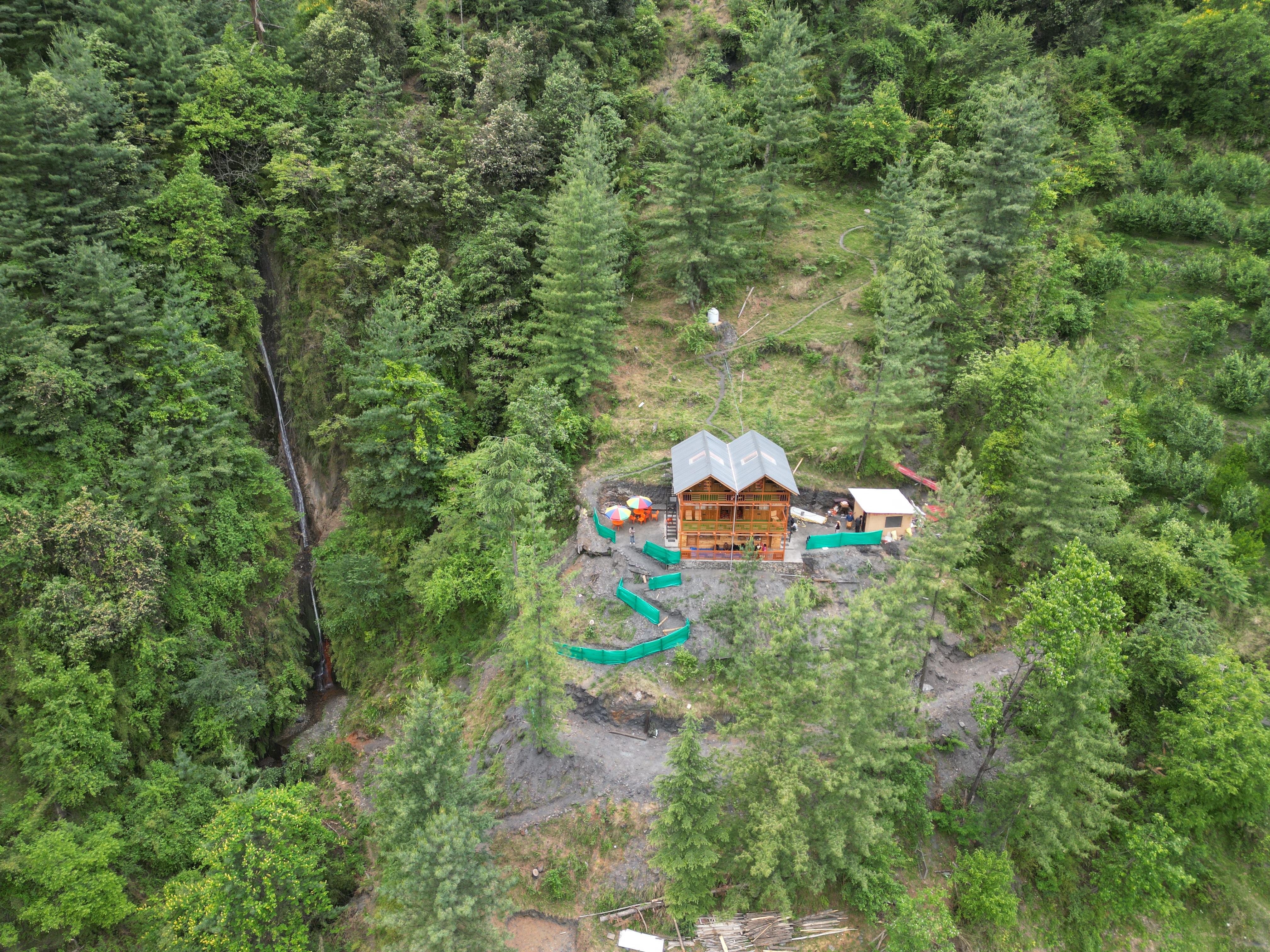 Hidden Fall Heaven cottages - Tap to explore photos