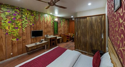 Hotel Blooming Soul Room Type - Deluxe AC Room