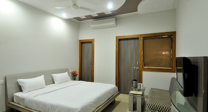 Hotel Royal Castle Room Type - Deluxe Room Hotel Royal Castle Room Type - Deluxe Room