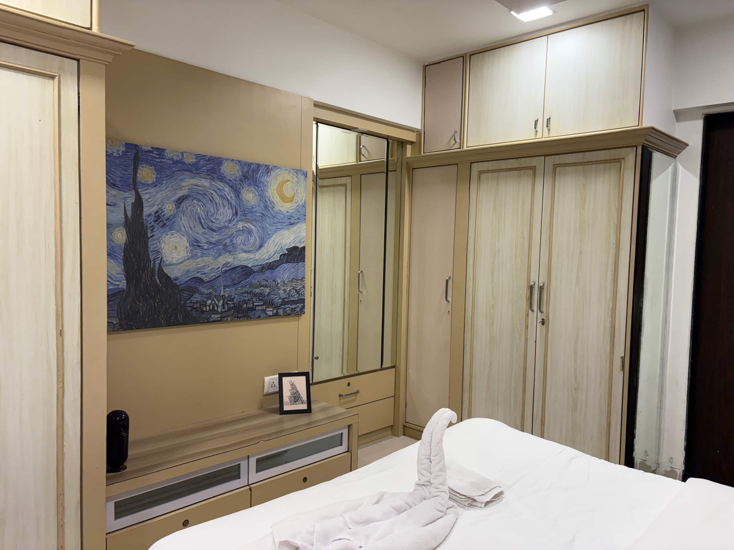 Luxury 2BHK 5 Min to BKC Fast WiFi - Tap to explore photos