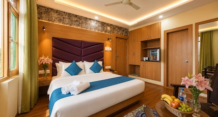 Hotel The Karims 10mins Drive to Dal Lake Room Type - Premium Room AC (Hot+Cold) - Private Balcony Hotel The Karims 10mins Drive to Dal Lake Room Type - Premium Room AC (Hot+Cold) - Private Balcony