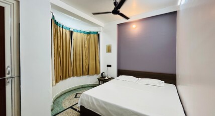 Ganga Guest House Room Type - Delux King Room AC