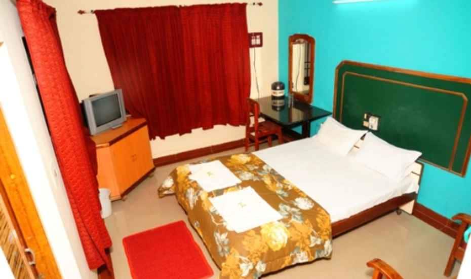 Hotel Navaratna Deluxe - Tap to explore photos