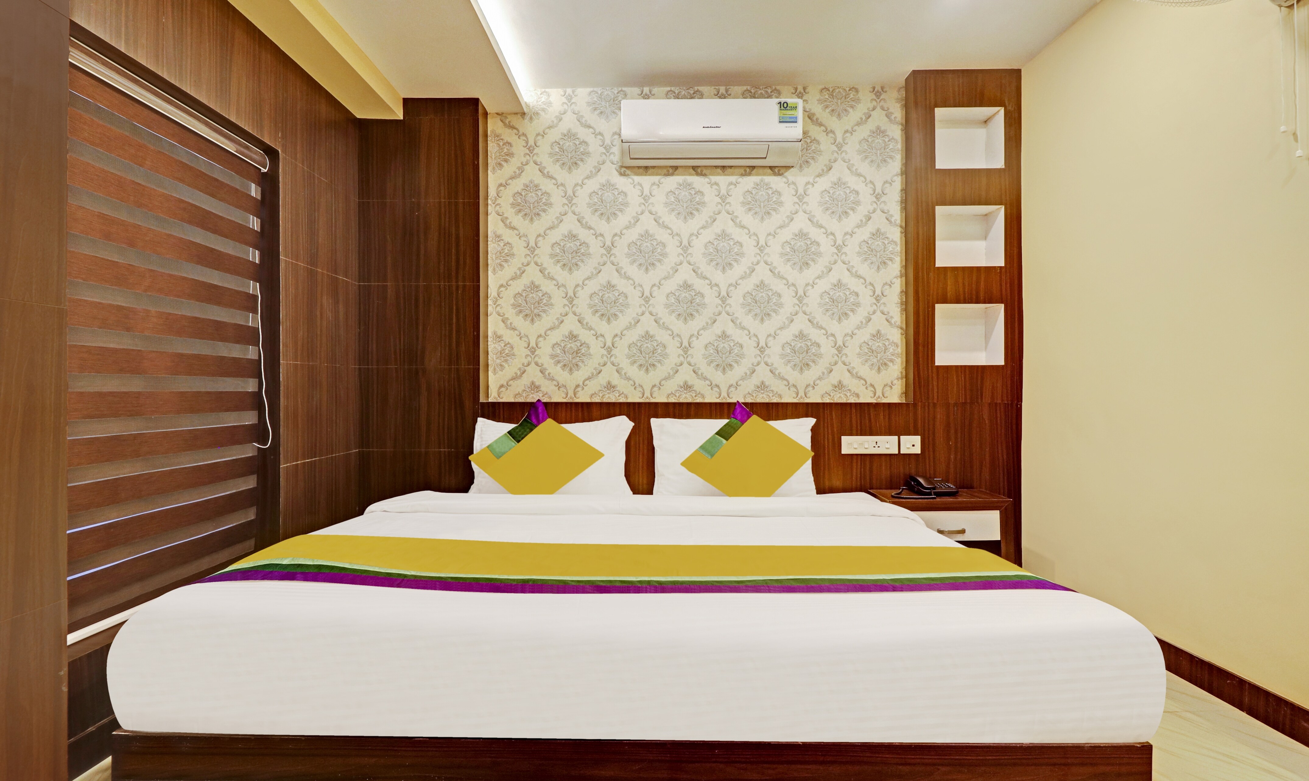 Itsy Hotels Sapphire Residency - Tap to explore photos