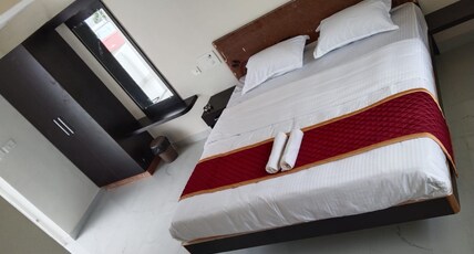 CHOLIEES INN Room Type - Deluxe room