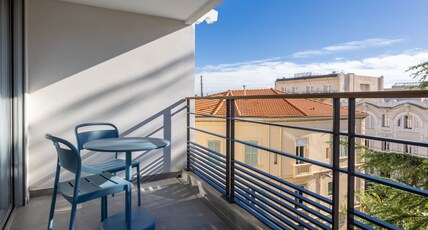 Staybridge Suites Cannes Centre, an IHG Hotel Room Type - 1 Queen Bed One Bedroom Suite Balcony