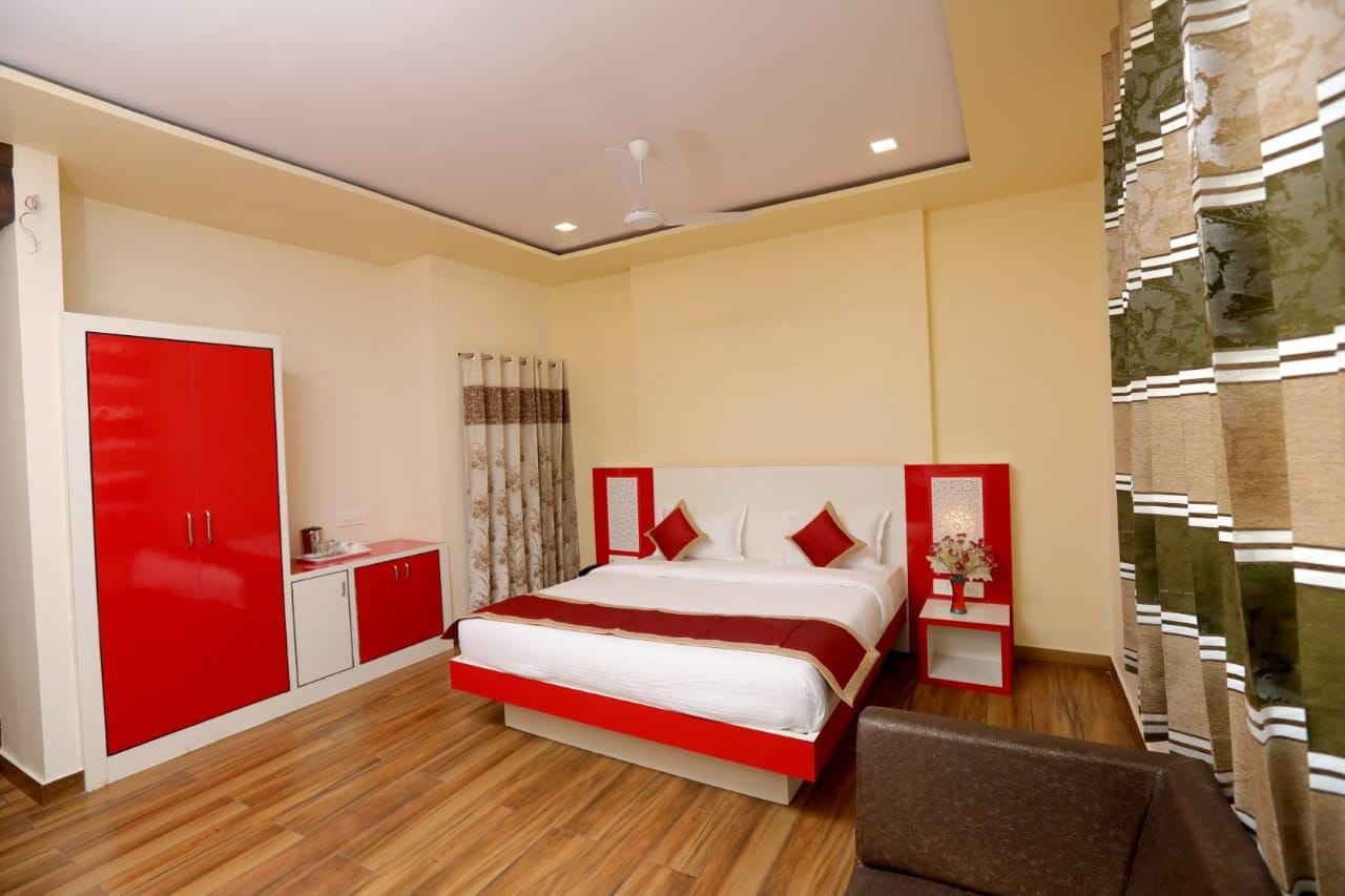 Hotel Rock Star - Tap to explore photos