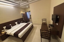 Hotel Raghav Palace - 1.5km Jaipur junction & 0.50km Sindhi camp
