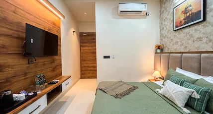 Hotel Brij Vas - Near Prem Manidr Room Type - Deluxe room Hotel Brij Vas - Near Prem Manidr Room Type - Deluxe room