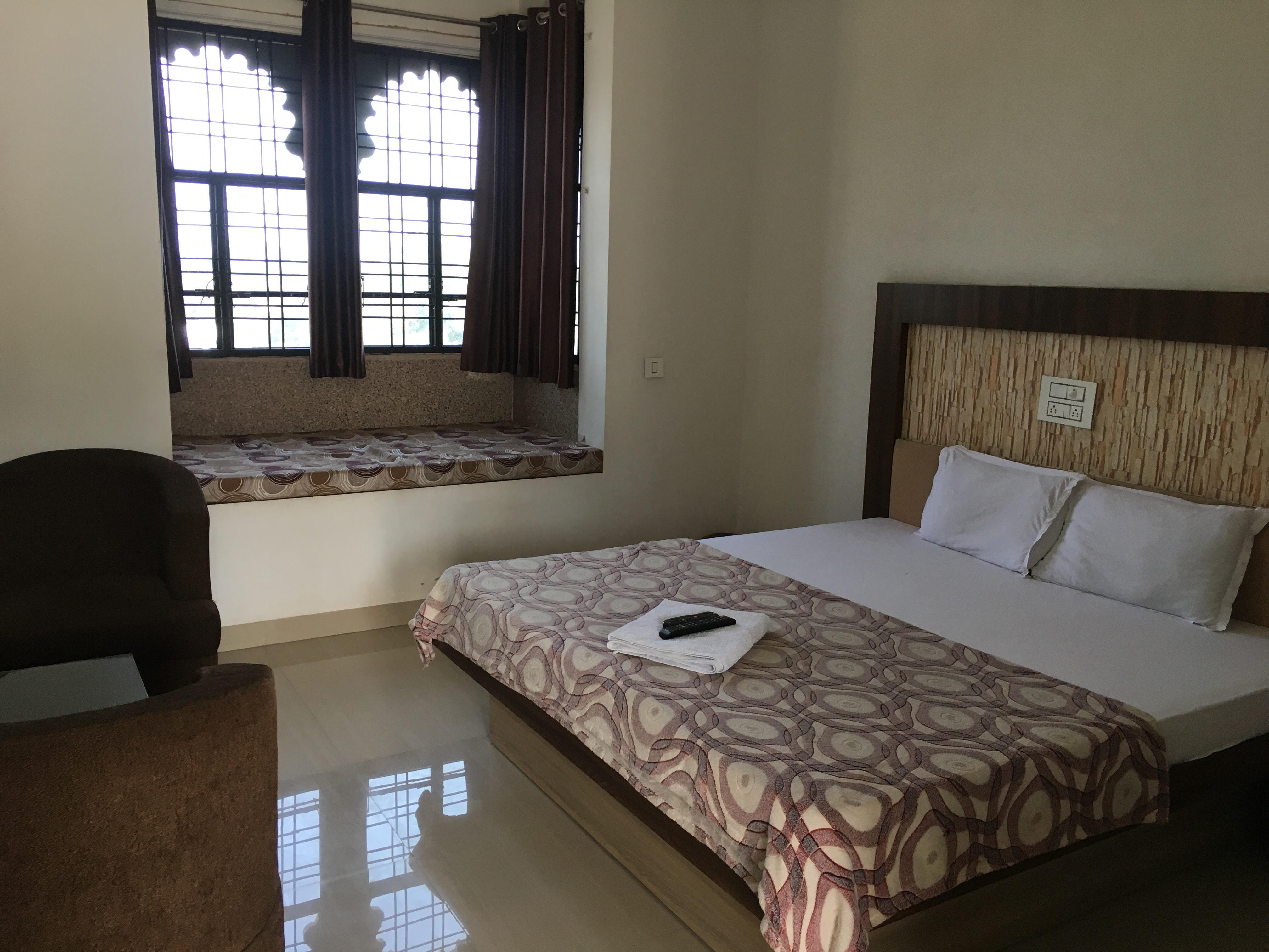 Roop Shree Hotel - Tap to explore photos